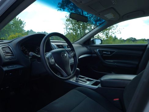 Used 2015 Nissan Altima 2.5 S w/ Power Driver Seat Package FWD image 8