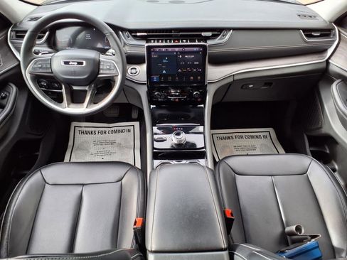 Used 2023 Jeep Grand Cherokee Limited image 10