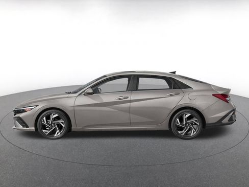 Used 2025 Hyundai Elantra SEL FWD image 3