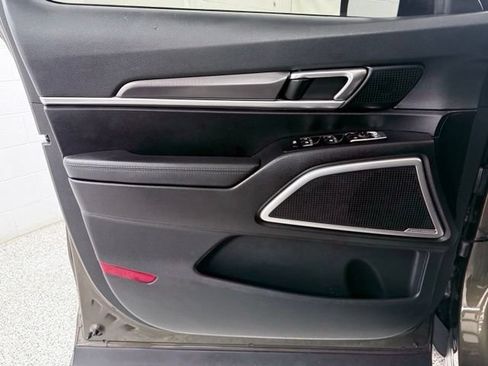 Used 2023 Kia Telluride S FWD image 13