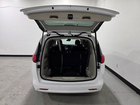 Used 2024 Chrysler Voyager LX image 29