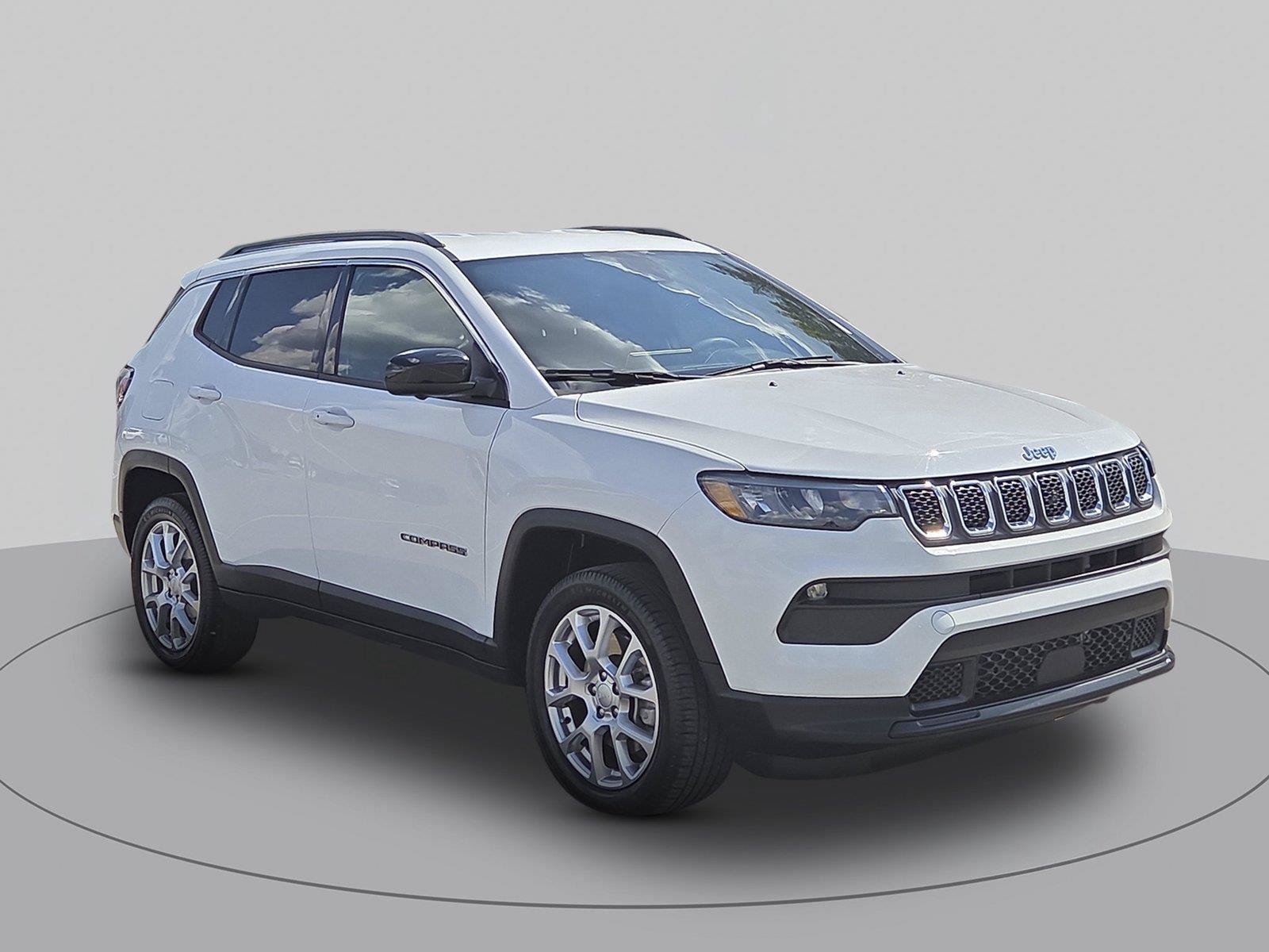 Used 2023 Jeep Compass Latitude AWD/4WD image 1