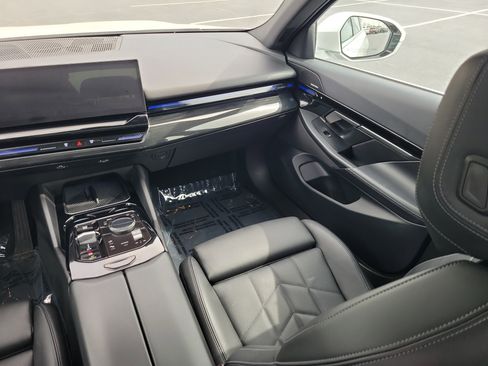 Used 2024 BMW 530i xDrive AWD/4WD image 14