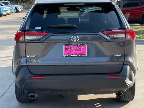 Used 2023 Toyota RAV4 XLE Premium FWD image 5