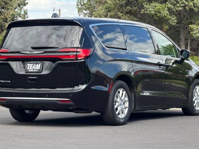 Used 2024 Chrysler Pacifica Touring-L
