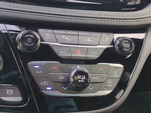 New 2026 Chrysler Pacifica Select FWD image 18