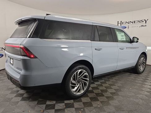 New 2025 Lincoln Navigator L Reserve AWD/4WD image 4