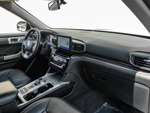 Used 2022 Ford Explorer Limited image 11
