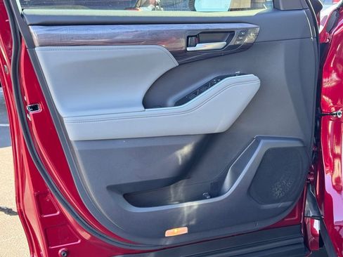 New 2026 Toyota Highlander Limited image 21