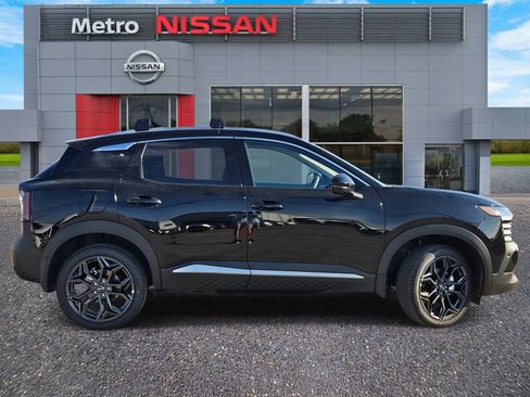 New 2026 Nissan Kicks SR image 2