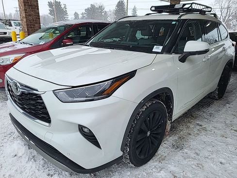 Used 2021 Toyota Highlander Platinum image 1