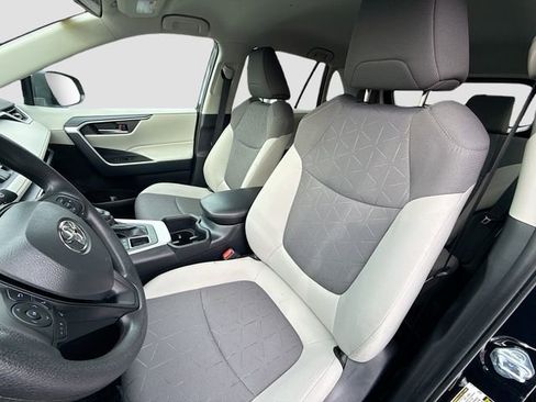 Used 2025 Toyota RAV4 XLE image 21