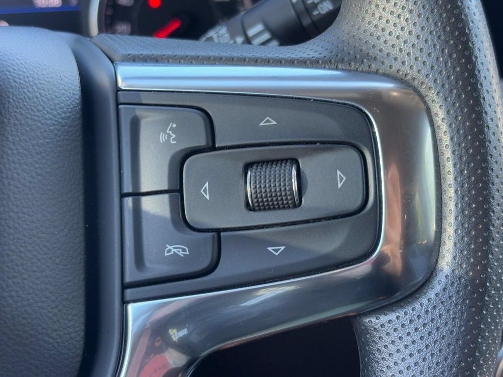 Used 2025 Chevrolet Blazer LT AWD/4WD image 13