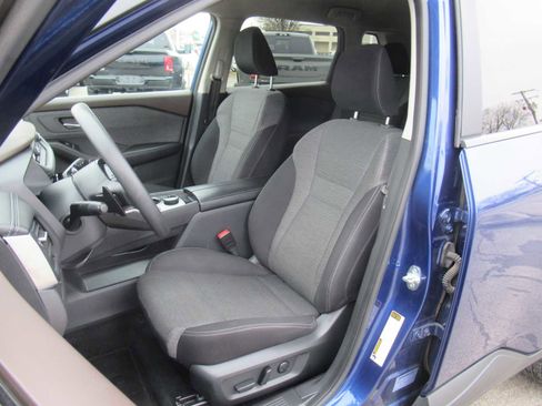 Used 2023 Nissan Rogue SV image 19