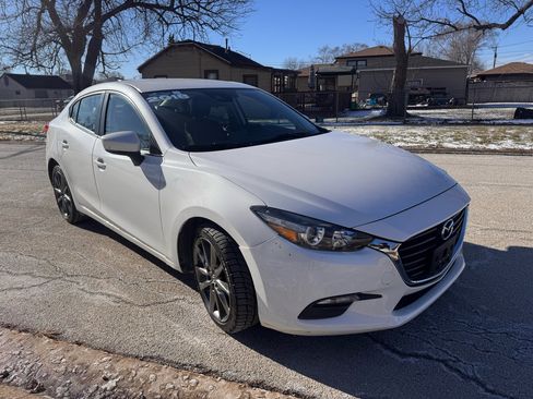 Used 2018 MAZDA MAZDA3 Touring image 4