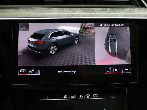 Used 2019 Audi e-tron Prestige w/ Prestige Package AWD/4WD image 32
