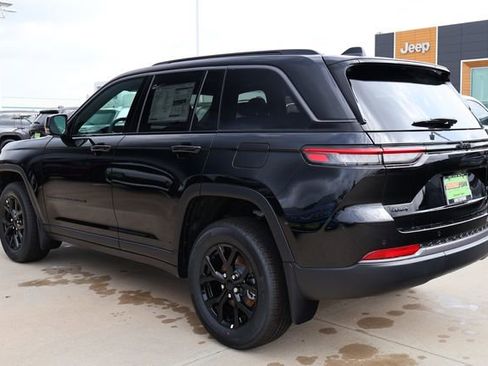 New 2026 Jeep Grand Cherokee Laredo image 4