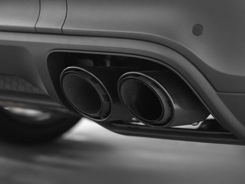 Used 2022 Porsche Cayenne Platinum Edition image 16