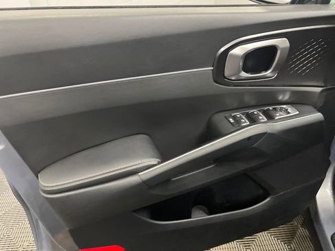 Certified 2023 Kia Sorento LX image 11