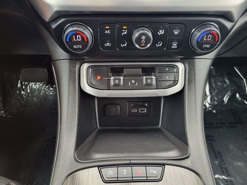 Used 2023 GMC Acadia SLT AWD/4WD image 15
