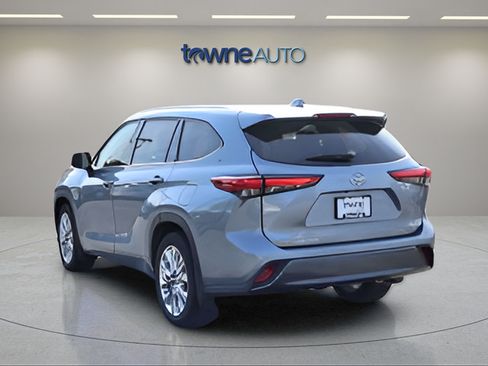 Used 2022 Toyota Highlander Limited AWD/4WD image 3