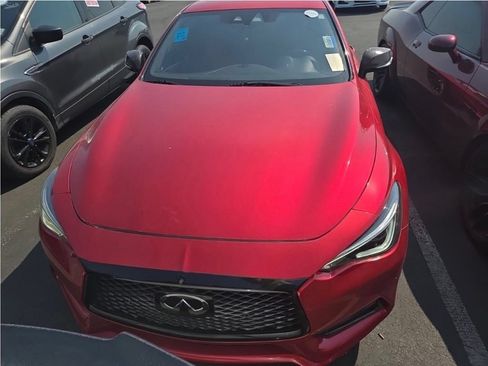Used 2017 INFINITI Q60 Red Sport 400 RWD image 2