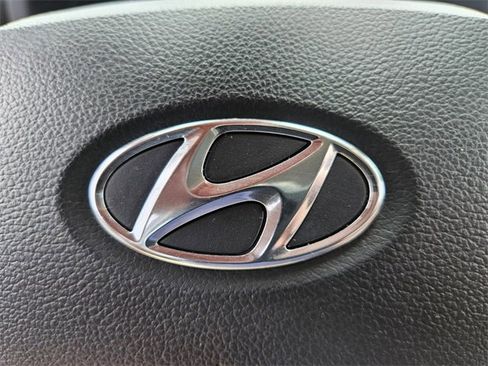 Used 2024 Hyundai Venue SEL image 27