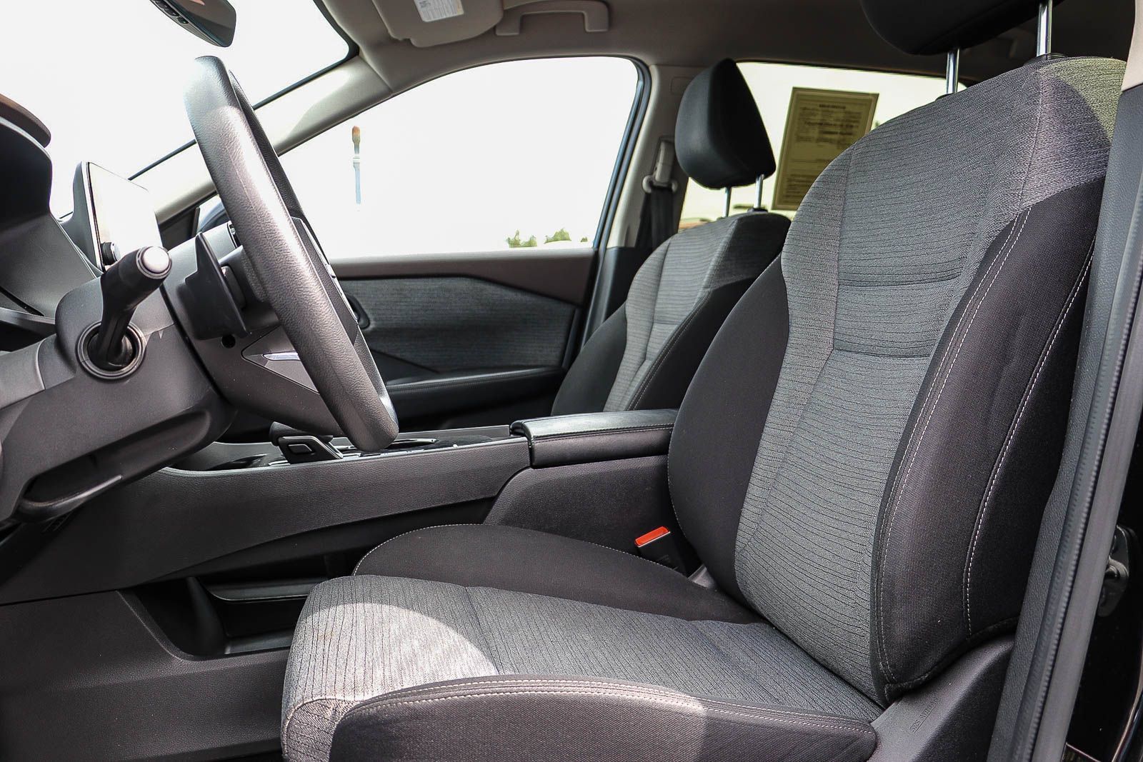 Used 2023 Nissan Rogue SV FWD image 18