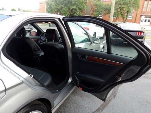 Used 2011 Mercedes-Benz C 300 4MATIC Sedan image 17