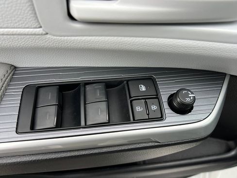 New 2026 Toyota Sienna LE image 12