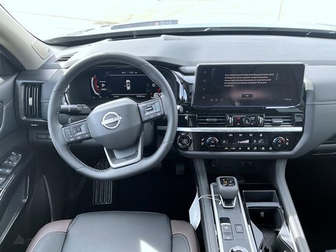 New 2026 Nissan Pathfinder Platinum image 14