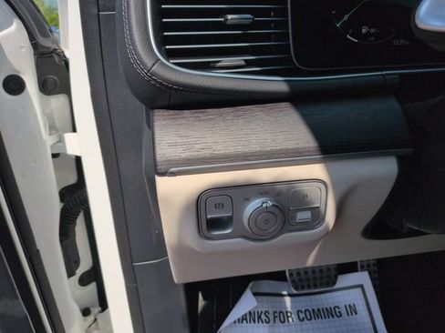 Used 2024 Mercedes-Benz GLS 450 4MATIC image 21