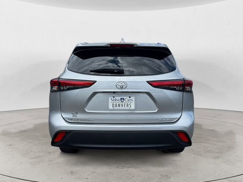 Used 2021 Toyota Highlander XLE AWD/4WD image 4