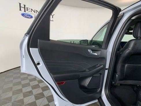 Used 2025 Ford Escape SE image 32