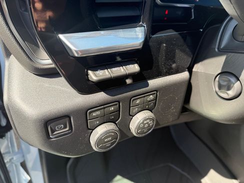 New 2026 Chevrolet Silverado 1500 High Country AWD/4WD image 17
