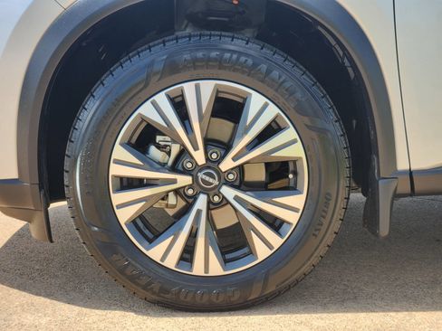 Used 2023 Nissan Rogue SV FWD image 14