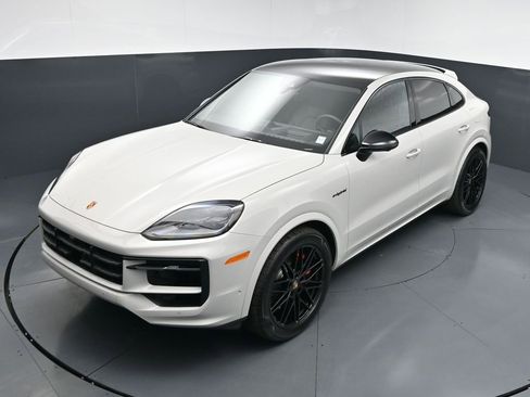 New 2025 Porsche Cayenne S AWD/4WD image 16
