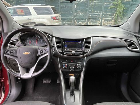 Used 2021 Chevrolet Trax LT w/ Sport Edition image 19