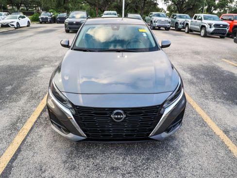 Used 2023 Nissan Altima 2.5 SV FWD image 6