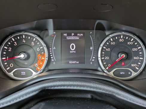 Used 2017 Jeep Renegade Latitude image 24