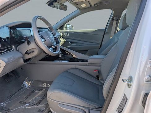 Used 2022 Hyundai Elantra SEL w/ Convenience Package image 14