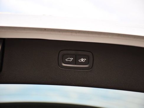 Used 2025 Volvo XC90 B6 Plus image 25