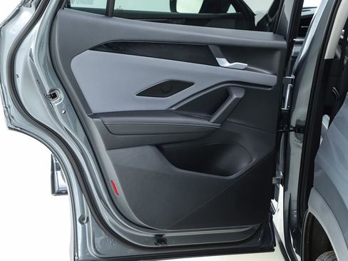 New 2026 Volkswagen Tiguan SE image 17