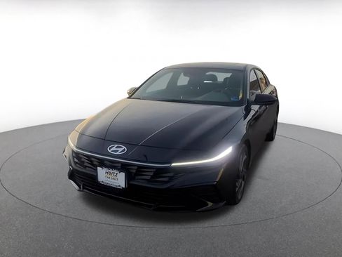 Used 2025 Hyundai Elantra SEL image 7