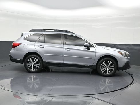 Used 2019 Subaru Outback 3.6R Limited AWD/4WD image 8