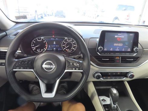 Used 2025 Nissan Altima 2.5 SV FWD image 20