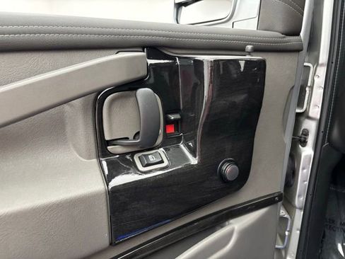 Used 2022 GMC Savana 2500 Extended w/ Enhanced Convenience Package image 18