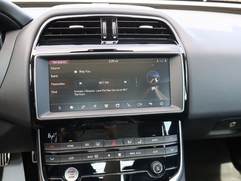 Used 2019 Jaguar XE Premium image 22