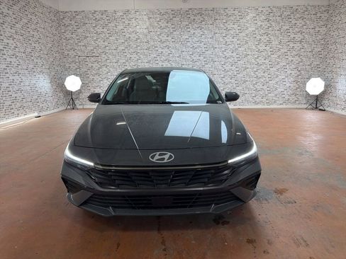 New 2026 Hyundai Elantra Limited FWD image 2