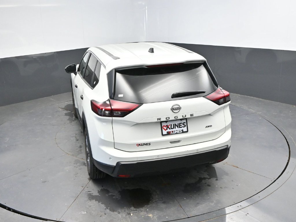 Used 2024 Nissan Rogue S AWD/4WD image 28